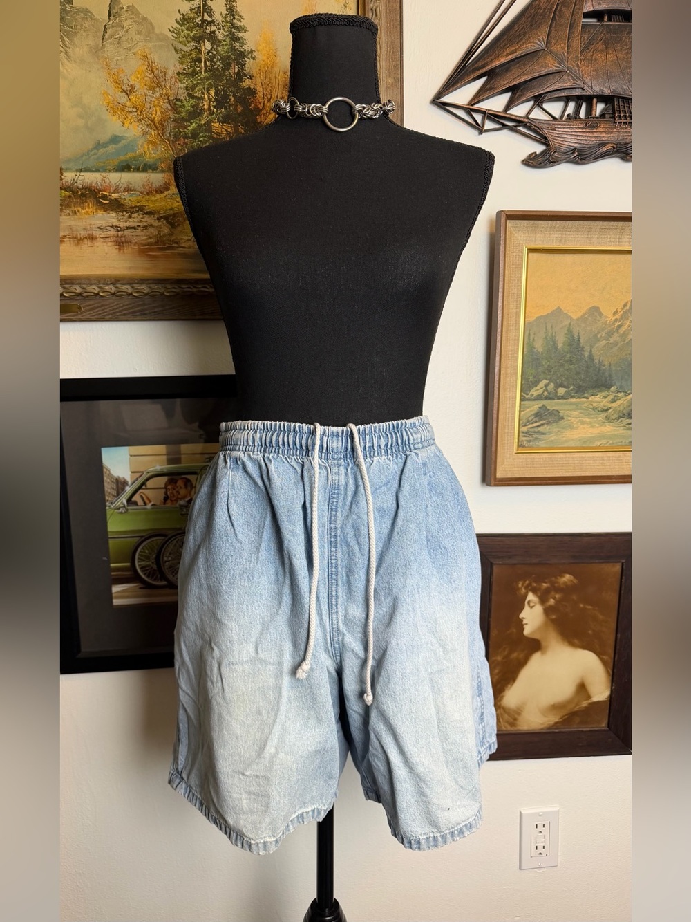 Vintage 90s Perfectly Broken-in Big Dogs Denim Shorts 30" Waist